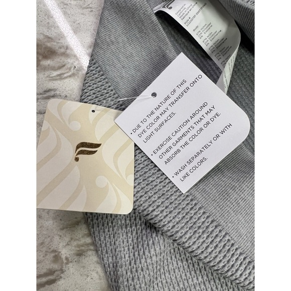 New Fabletics sz M Gray Cable Knit 7/8 Leggings stretchy 1099 - Picture 5 of 9